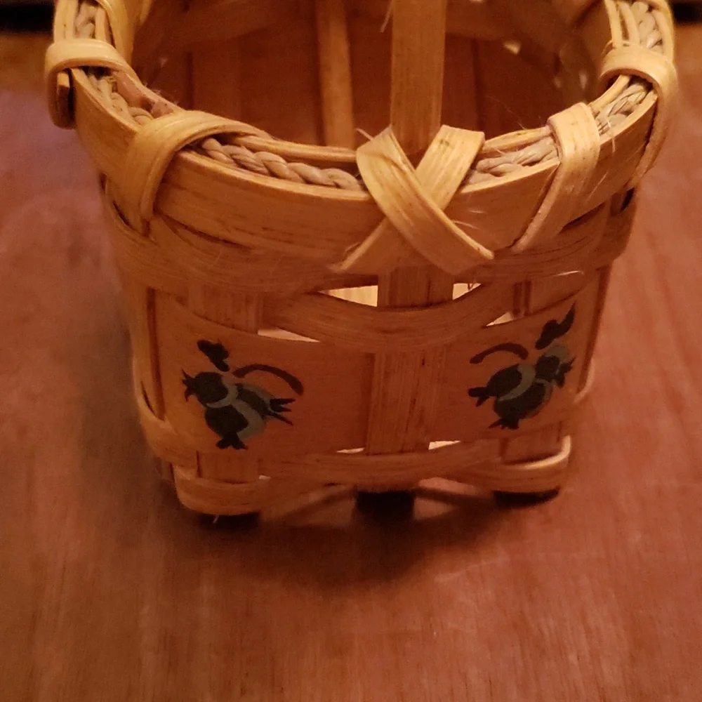 SOLD - Mini Berry handmade blueberry basket by Baskets from Maine Vintage - Picture 2 of 6